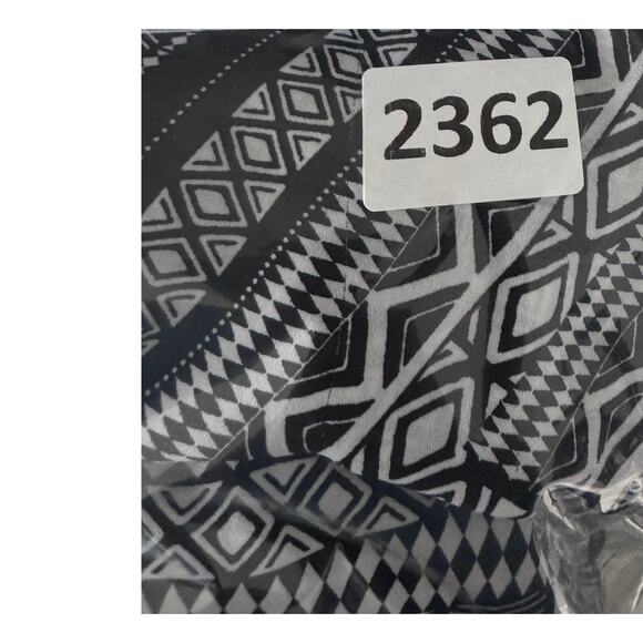 Zac & Rachel Medium 100% Polyester Black White Geometric Pattern Blouse - Picture 8 of 8